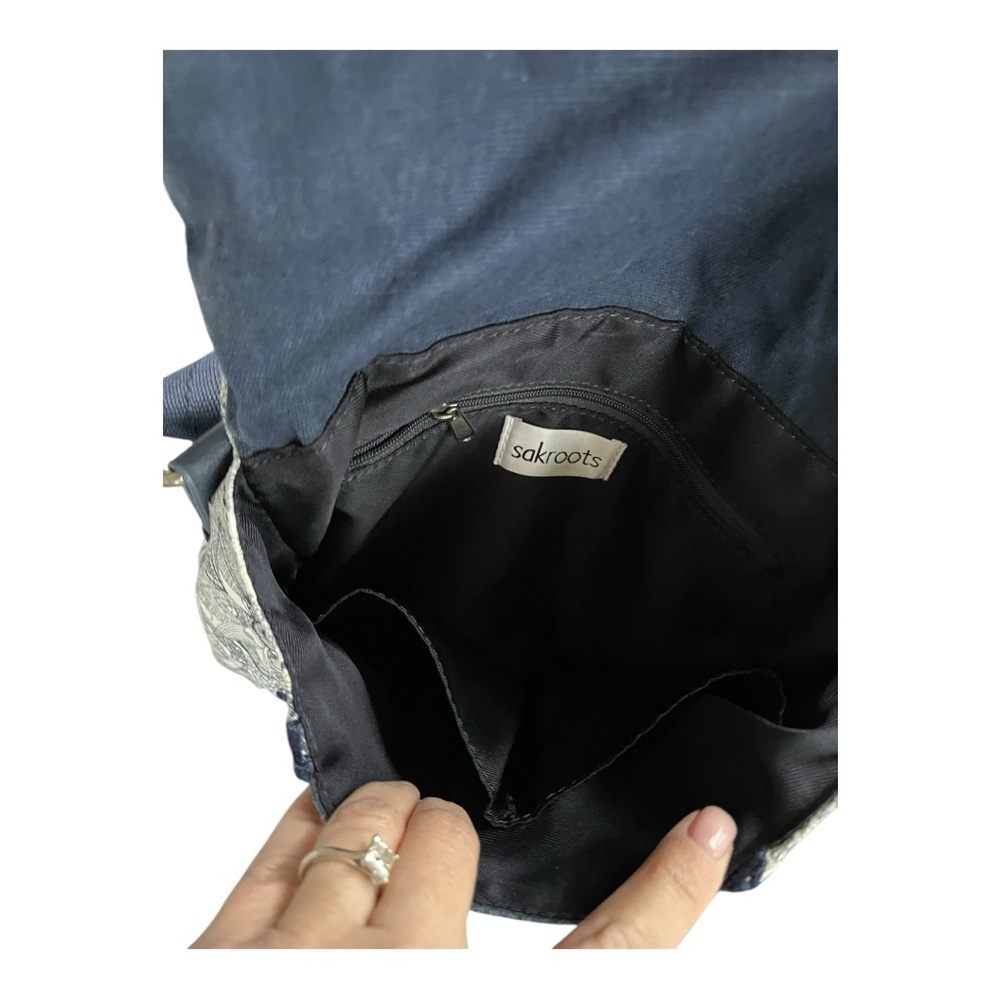 Sakroots crossbody bag with adjustable strap - Picture 13 of 16